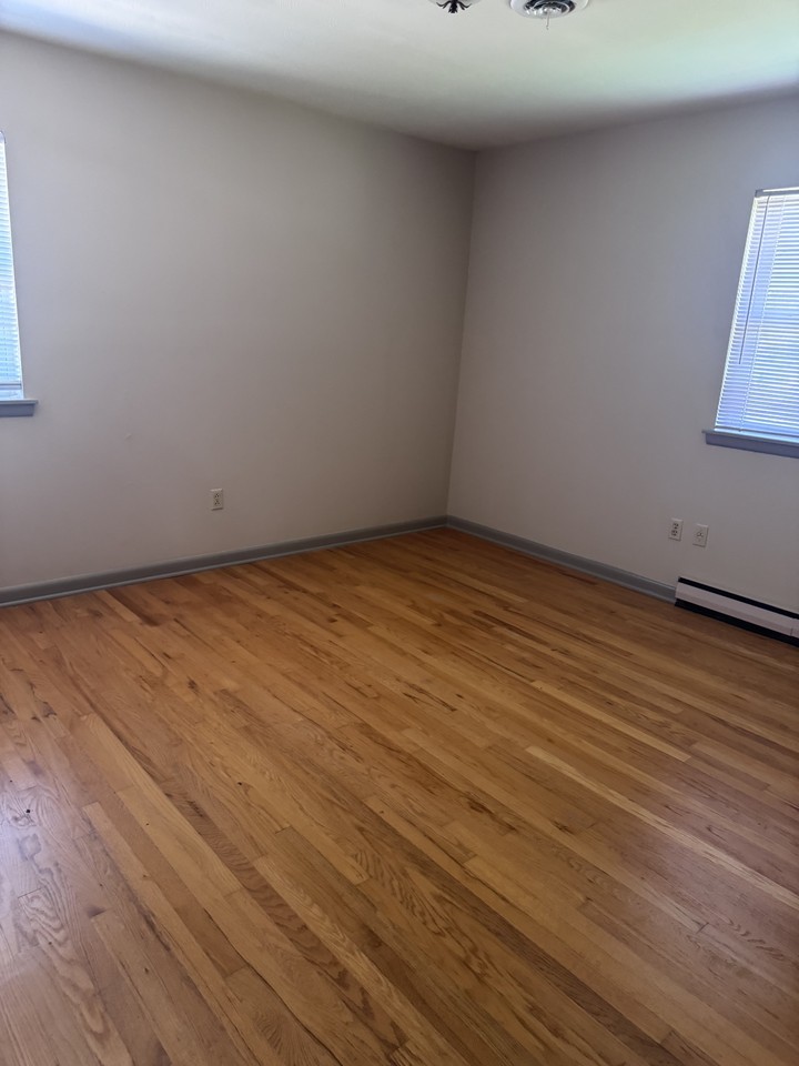 423 E 12th St #3 - Photo 2 of 9