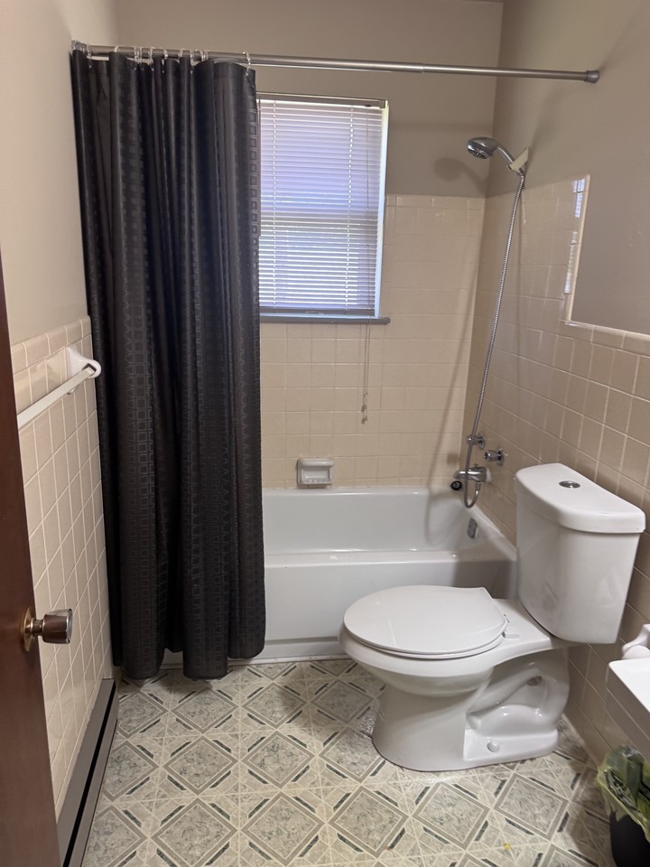 423 E 12th St #3 - Photo 5 of 9