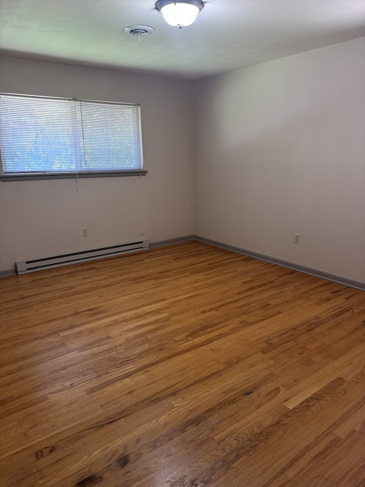 423 E 12th St #3 - Photo 6 of 9