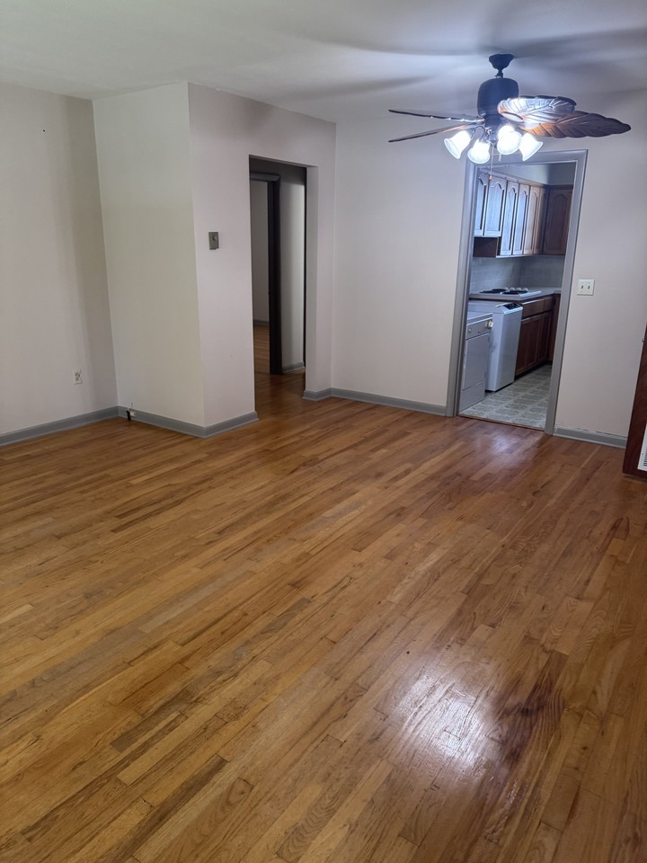 423 E 12th St #3 - Photo 7 of 9