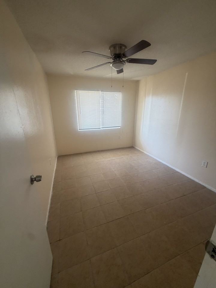 1600 N Fairfield St - Photo 3 of 7
