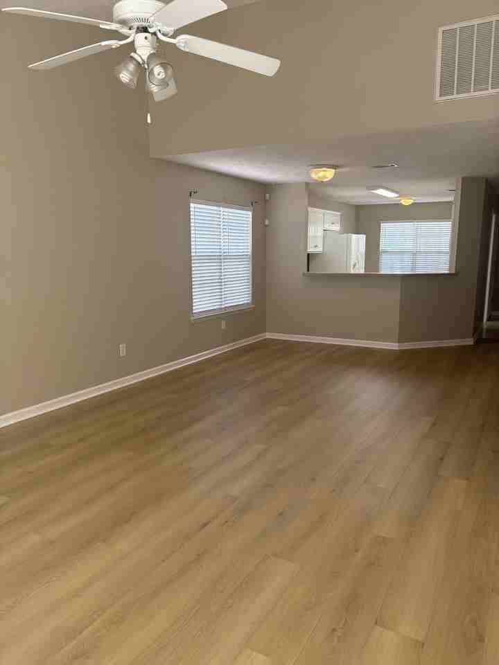 900 Cammaron Way - Photo 2 of 12