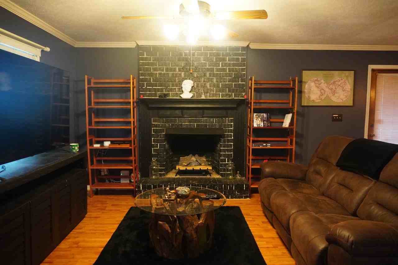 496 Lindsay Rd - Photo 3 of 17