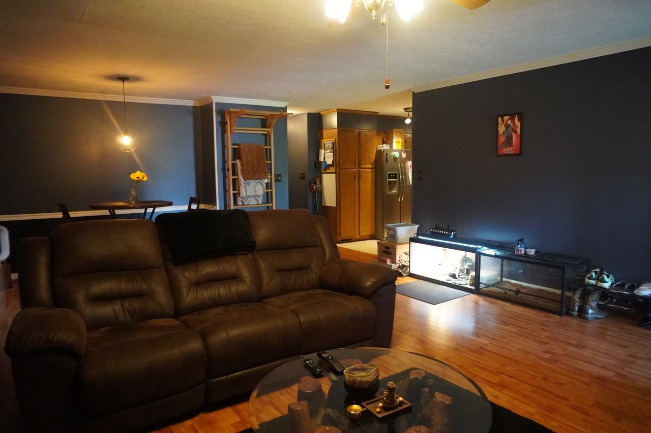 496 Lindsay Rd - Photo 4 of 17