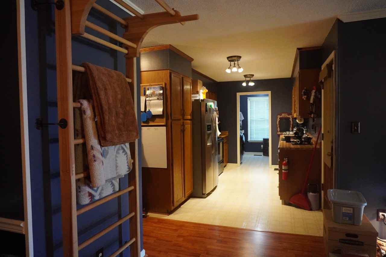496 Lindsay Rd - Photo 5 of 17