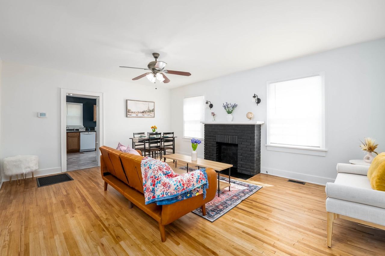 406 E 8th Ave - Photo 2 of 11