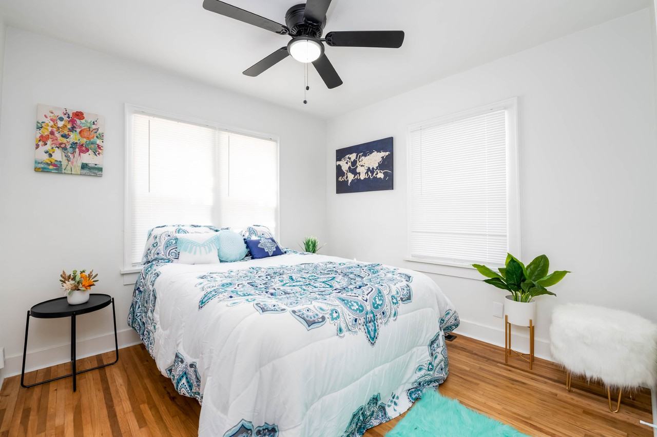 406 E 8th Ave - Photo 4 of 11