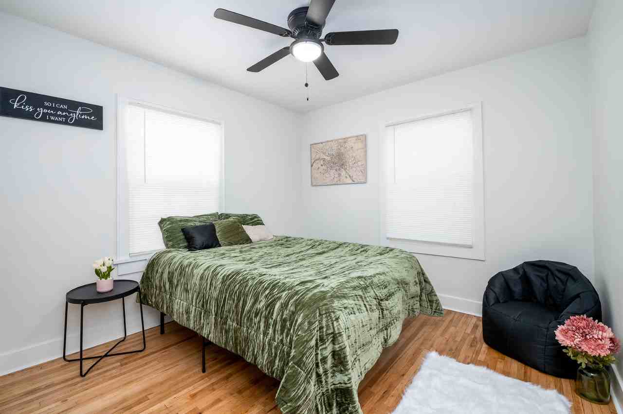 406 E 8th Ave - Photo 5 of 11