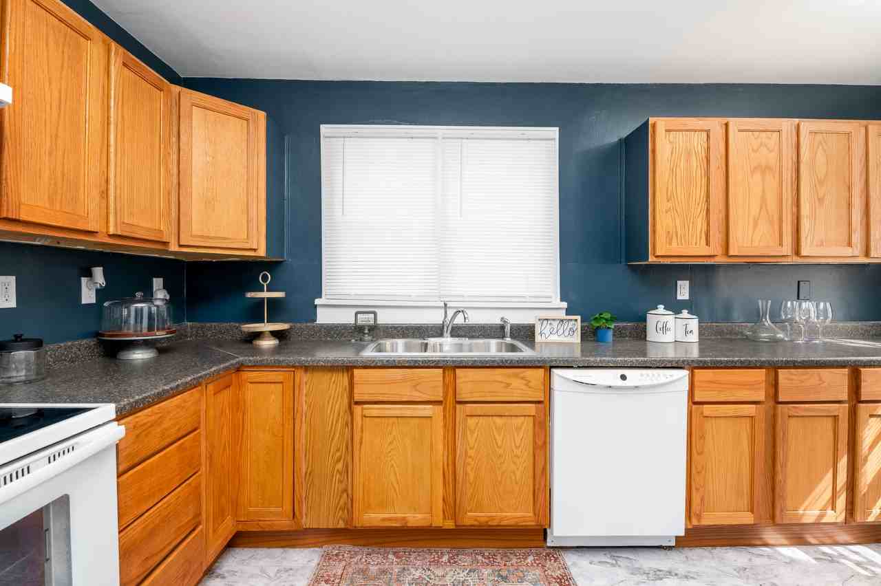 406 E 8th Ave - Photo 6 of 11
