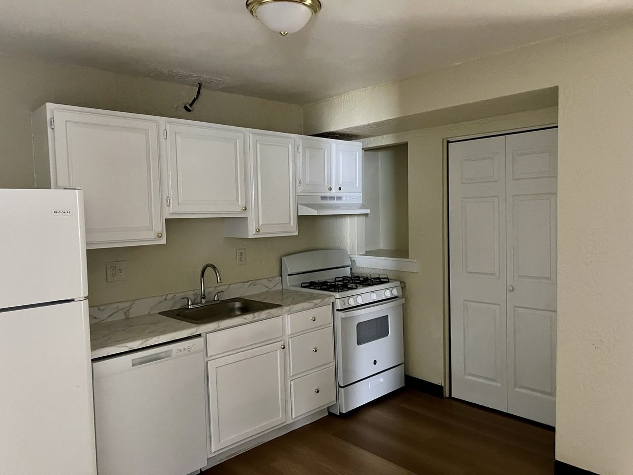 1 Adams Cir #G - Photo 6 of 7