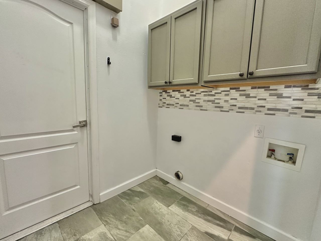 834 Old Bridge Cir - Photo 7 of 23