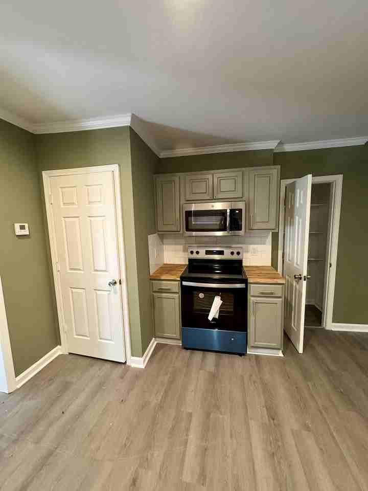 296 W Deaderick St - Photo 2 of 16
