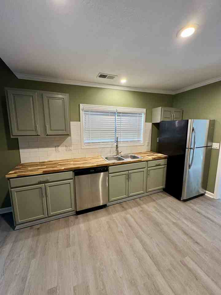 296 W Deaderick St - Photo 3 of 16