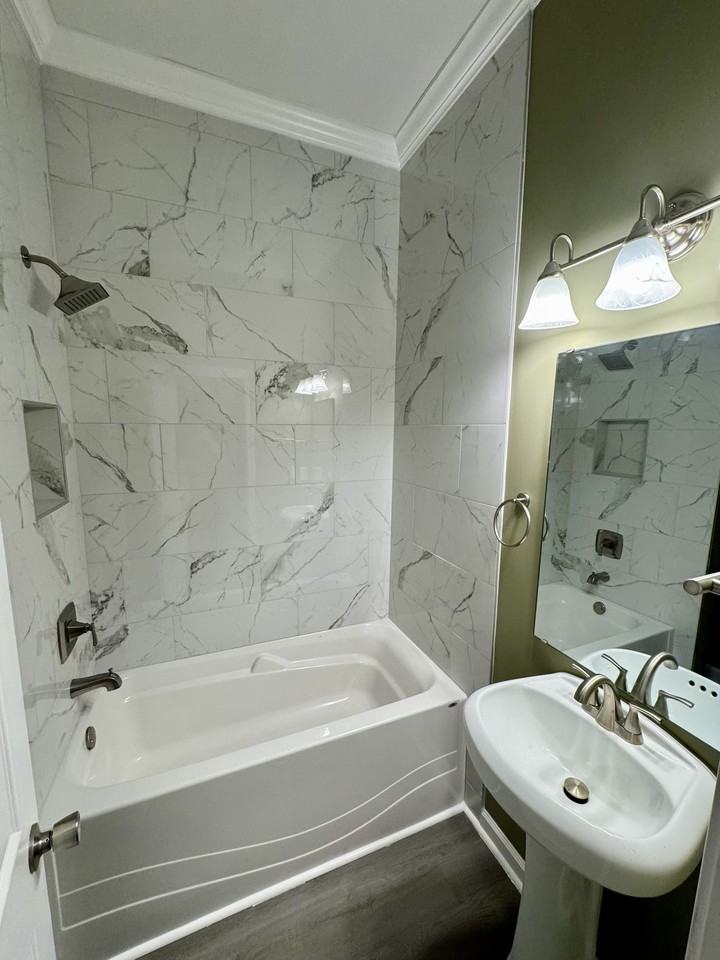 296 W Deaderick St - Photo 5 of 16