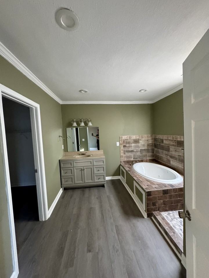 296 W Deaderick St - Photo 7 of 16