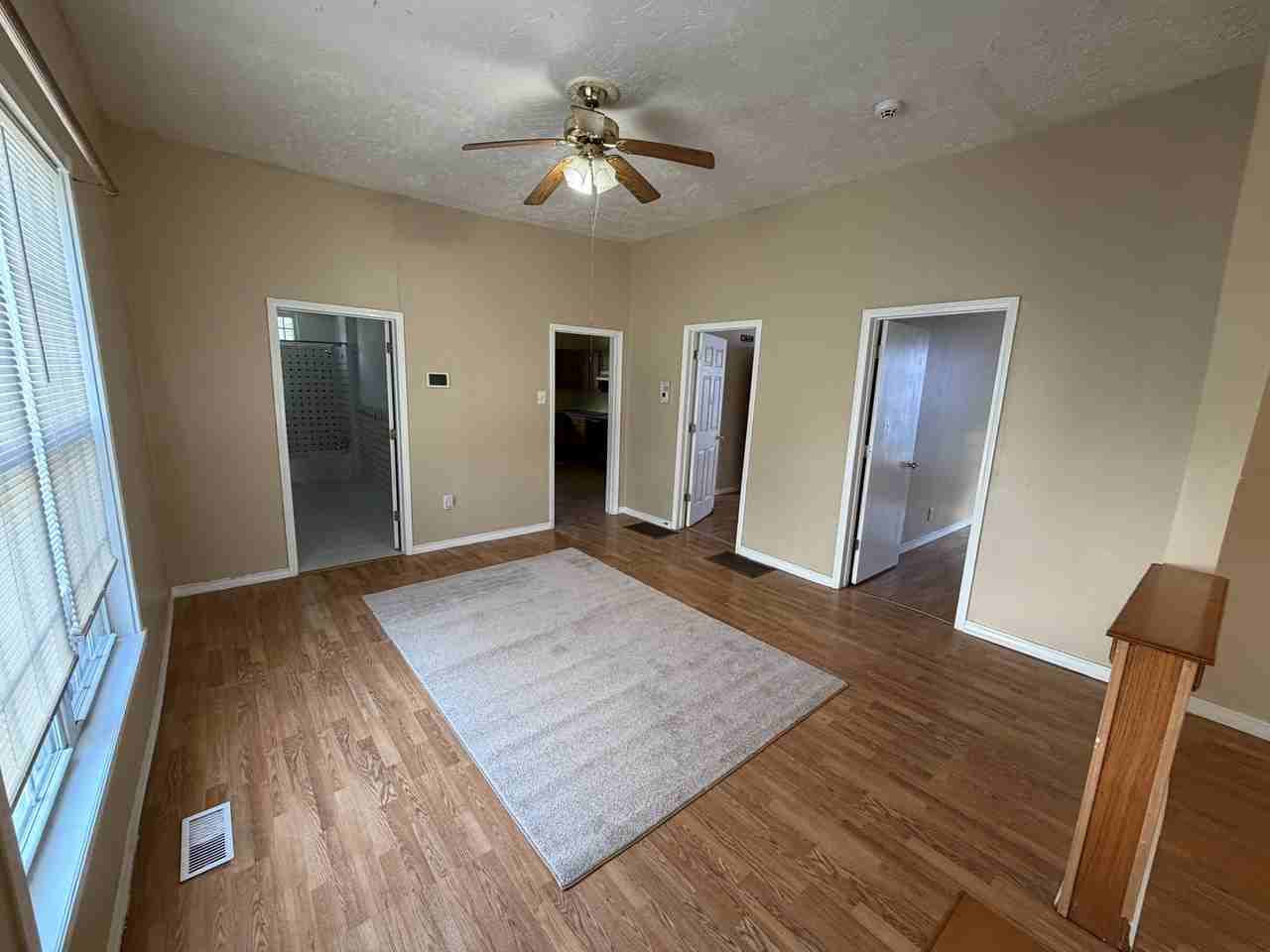 1606 N Elm St - Photo 3 of 10