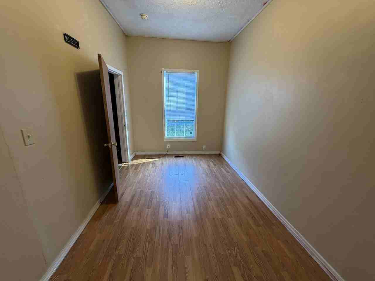 1606 N Elm St - Photo 7 of 10