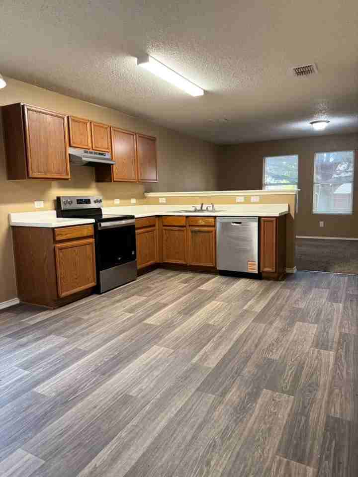 745 Grambling Dr - Photo 2 of 9