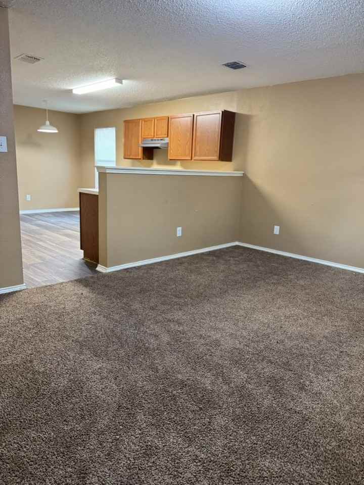 745 Grambling Dr - Photo 3 of 9