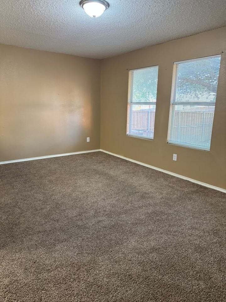 745 Grambling Dr - Photo 4 of 9