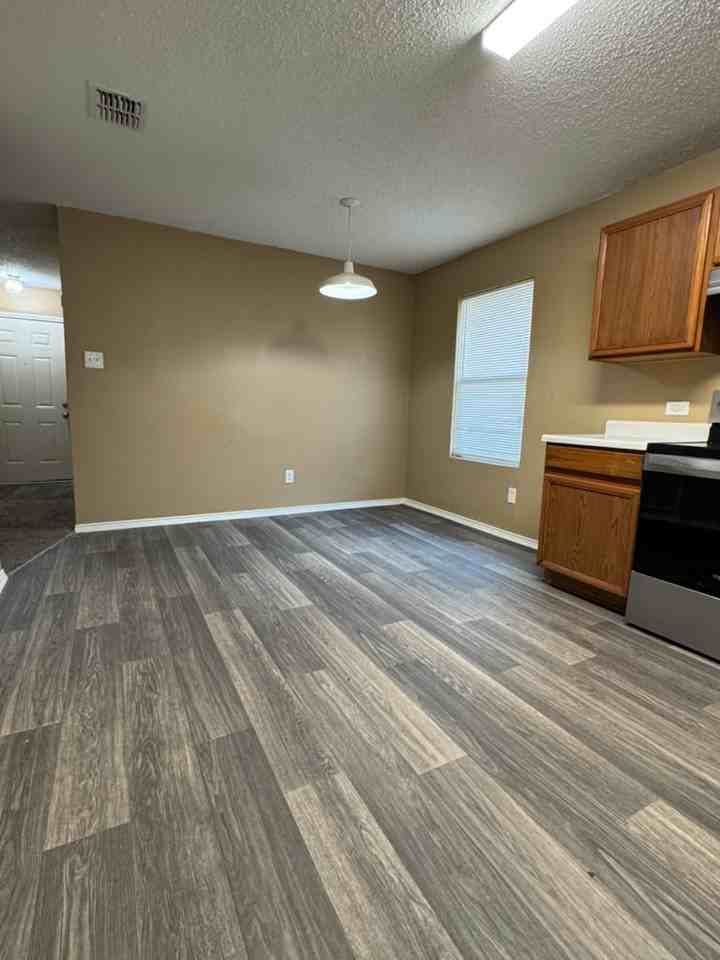 745 Grambling Dr - Photo 7 of 9