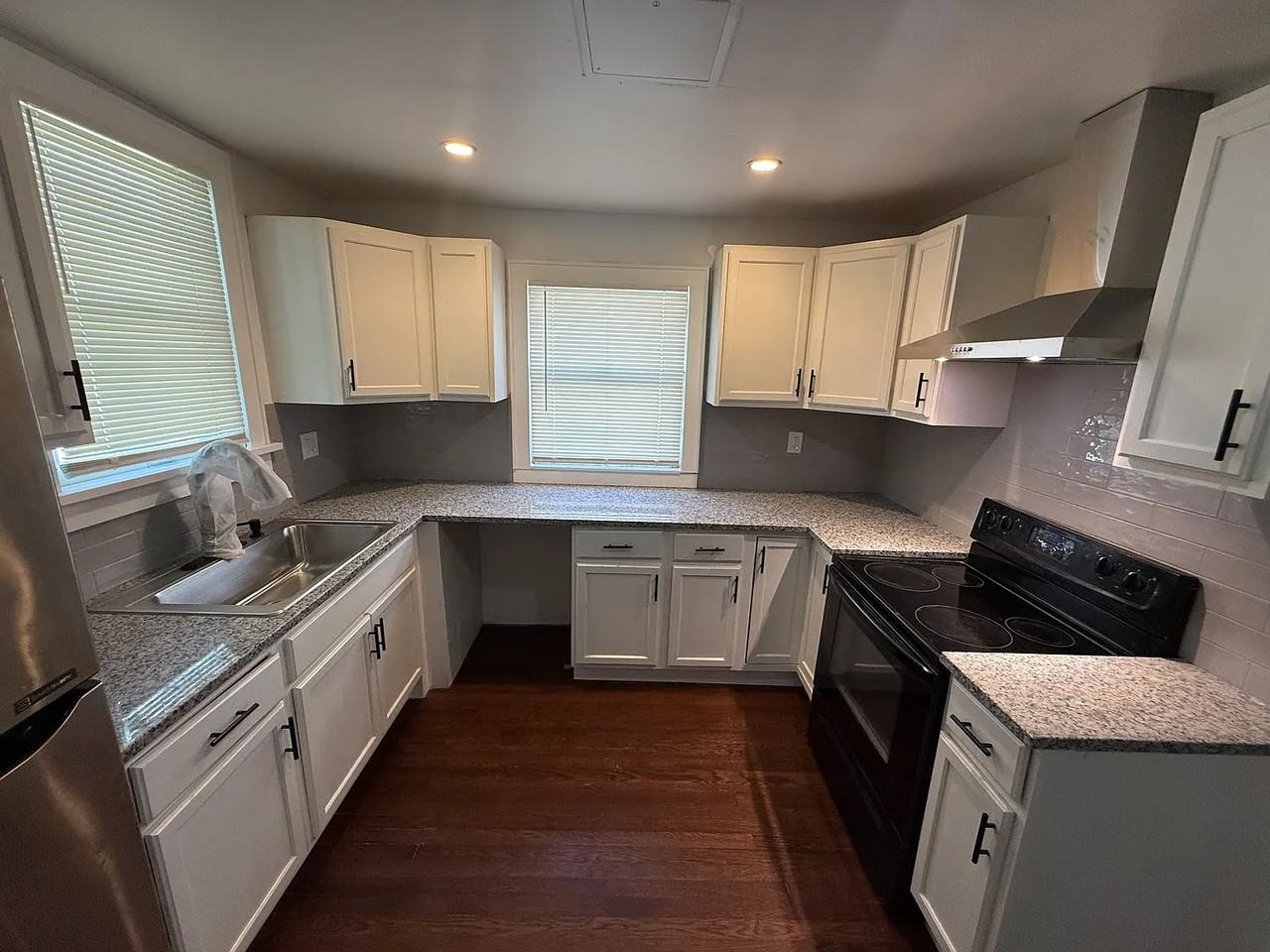 6210 Harrison St - Photo 2 of 8