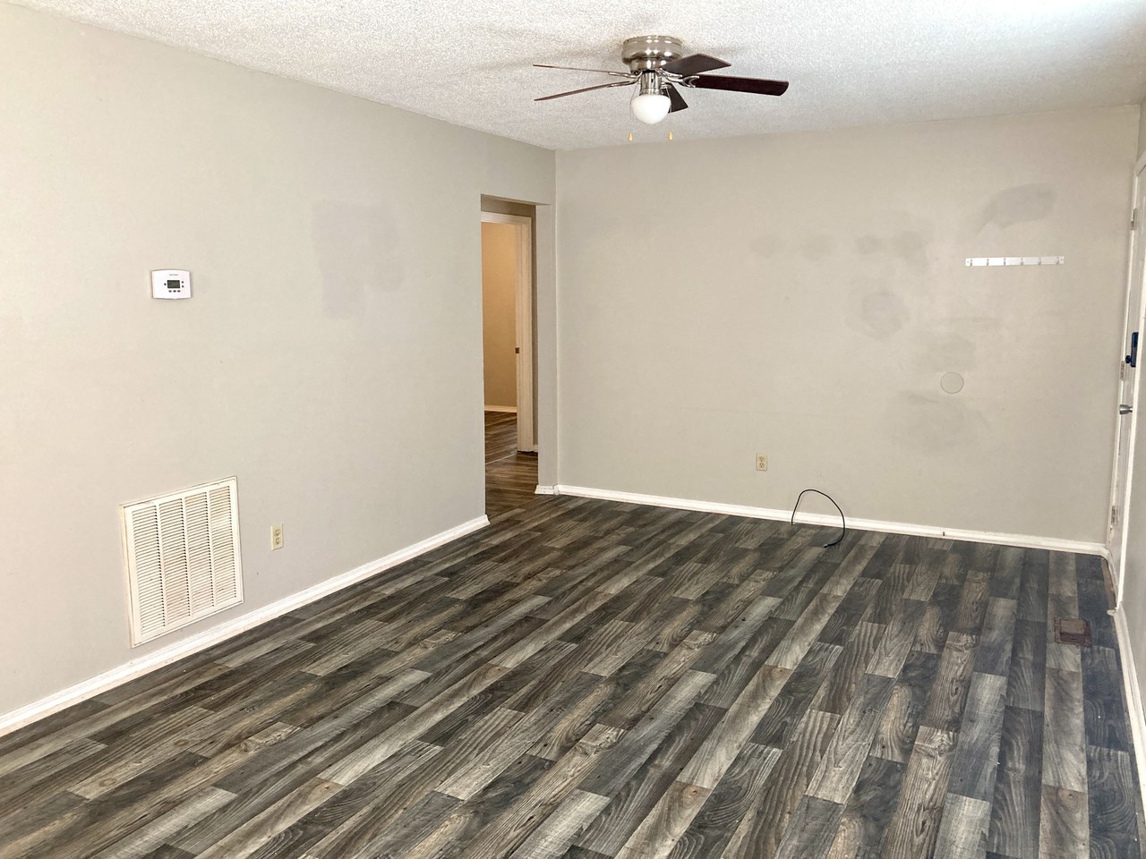 603 W Mill St - Photo 3 of 14
