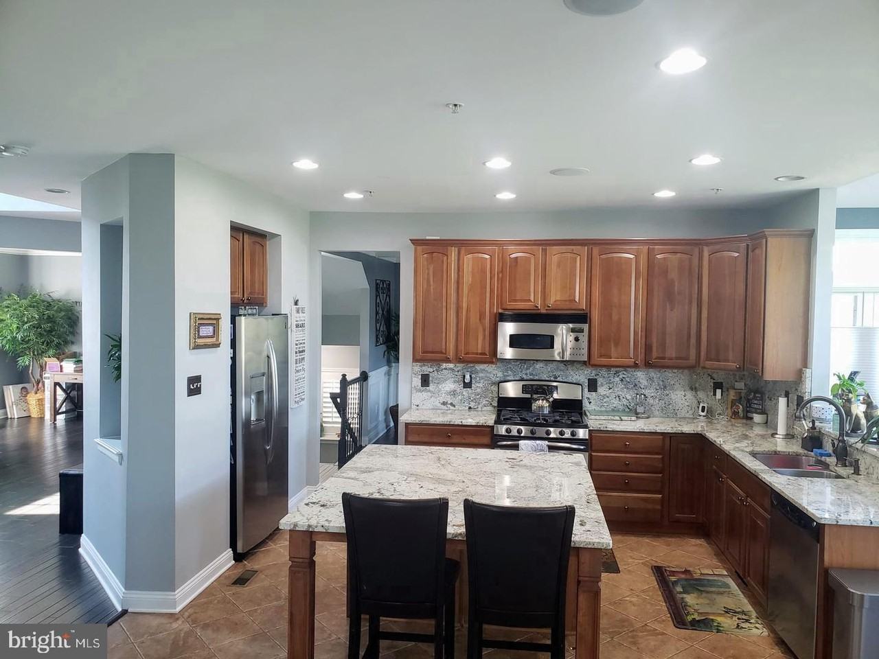 8005 Grayden Ln - Photo 4 of 27
