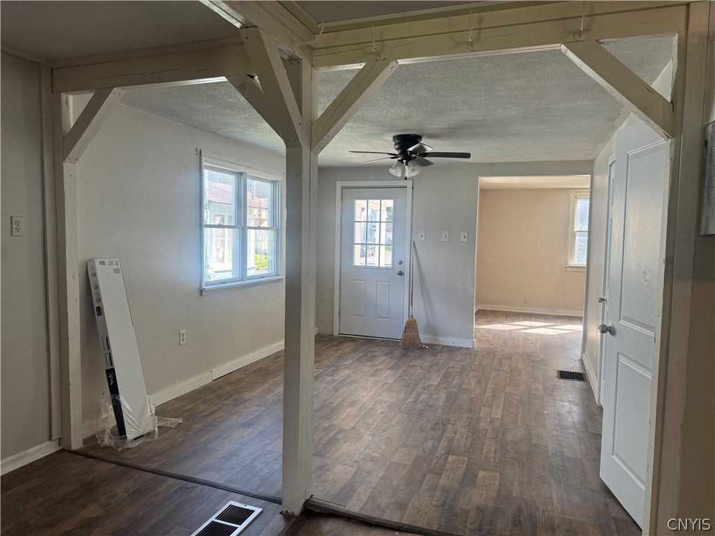 84 W North St - Photo 5 of 13