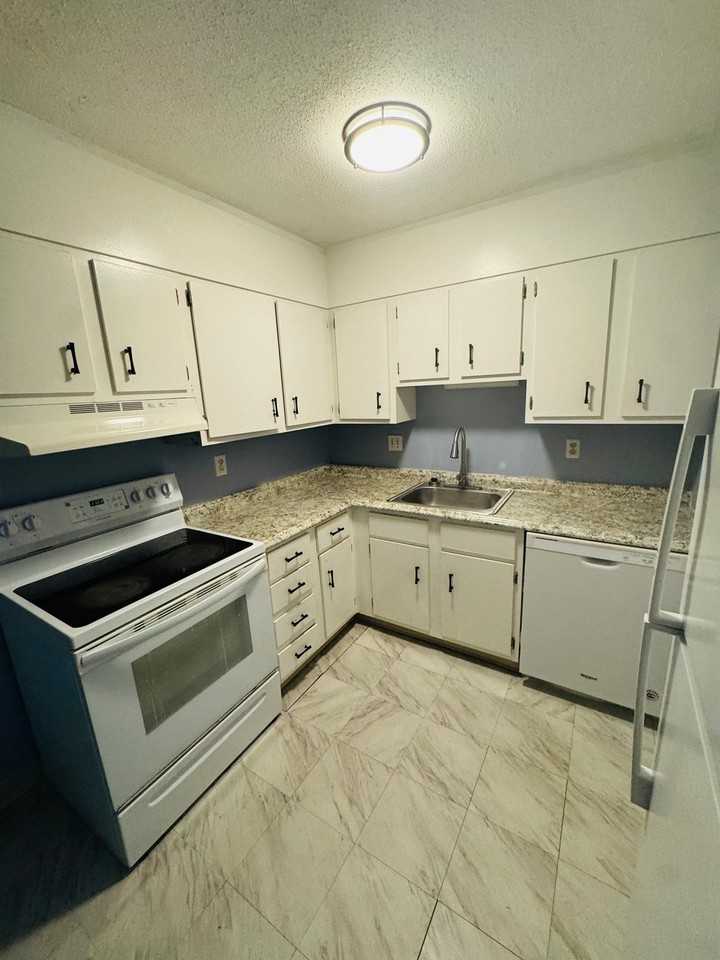 15 Chapel Hill Dr - Photo 2 of 14