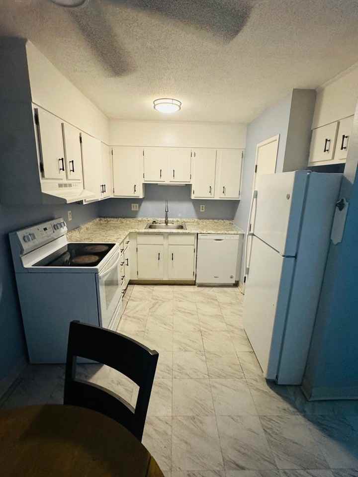 15 Chapel Hill Dr - Photo 3 of 14