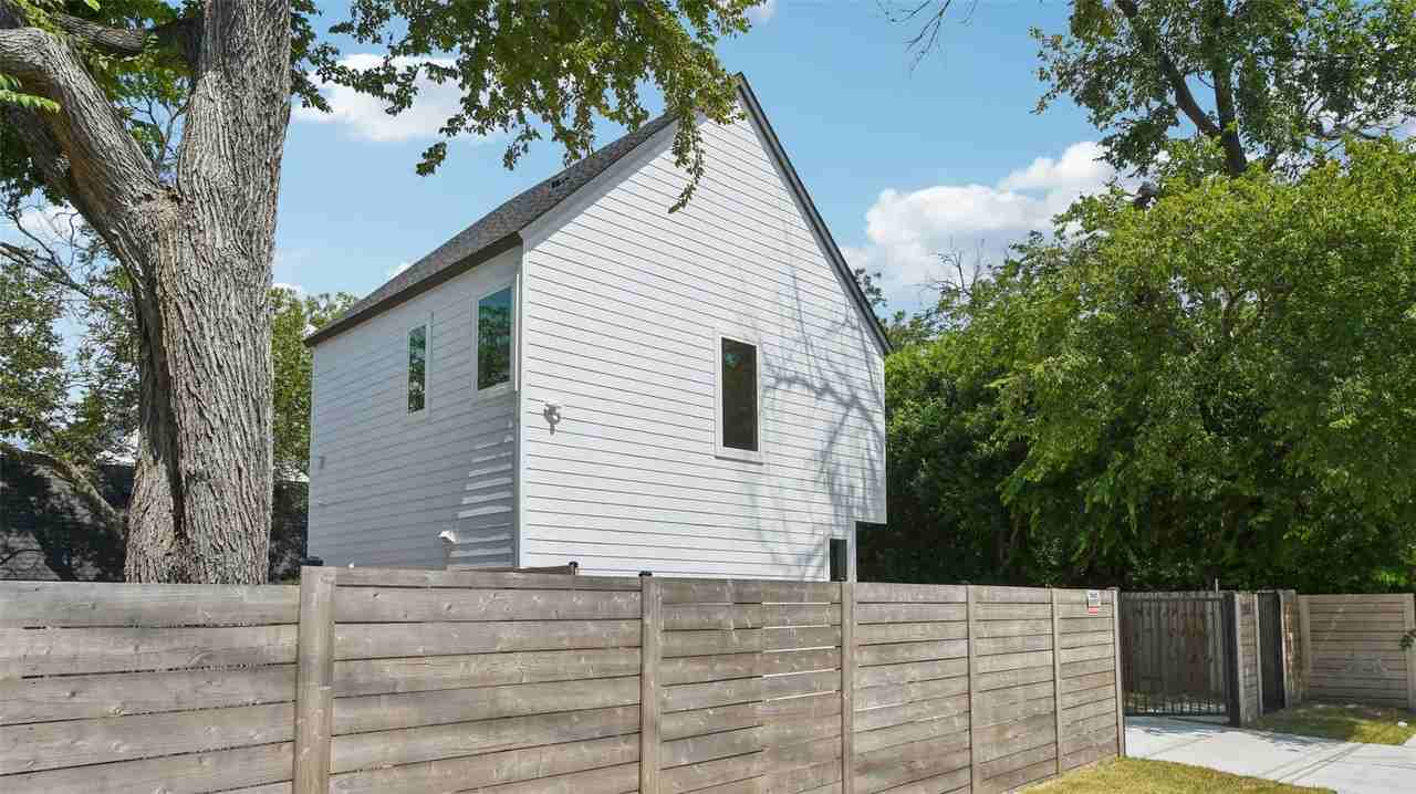 9104 Georgian Dr - Photo 2 of 25