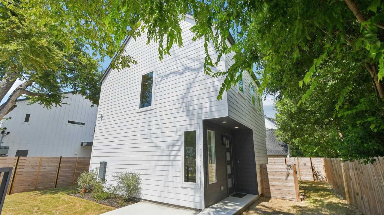 9104 Georgian Dr - Photo 3 of 25