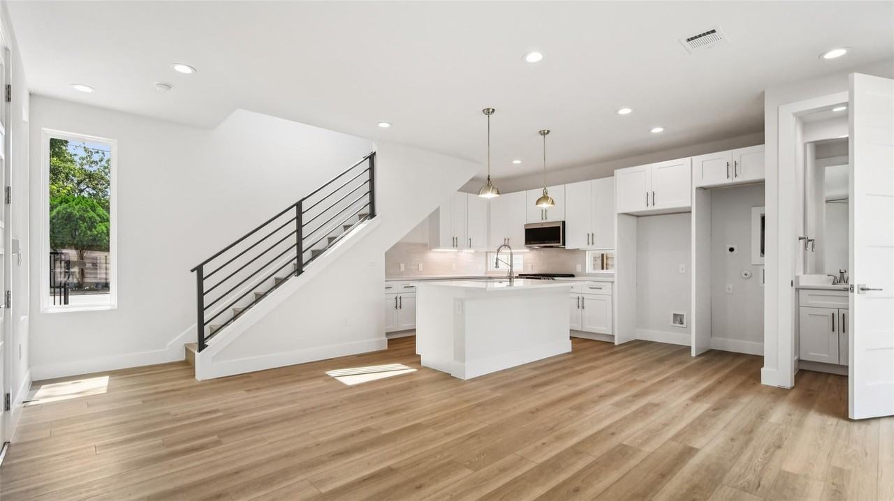 9104 Georgian Dr - Photo 4 of 25