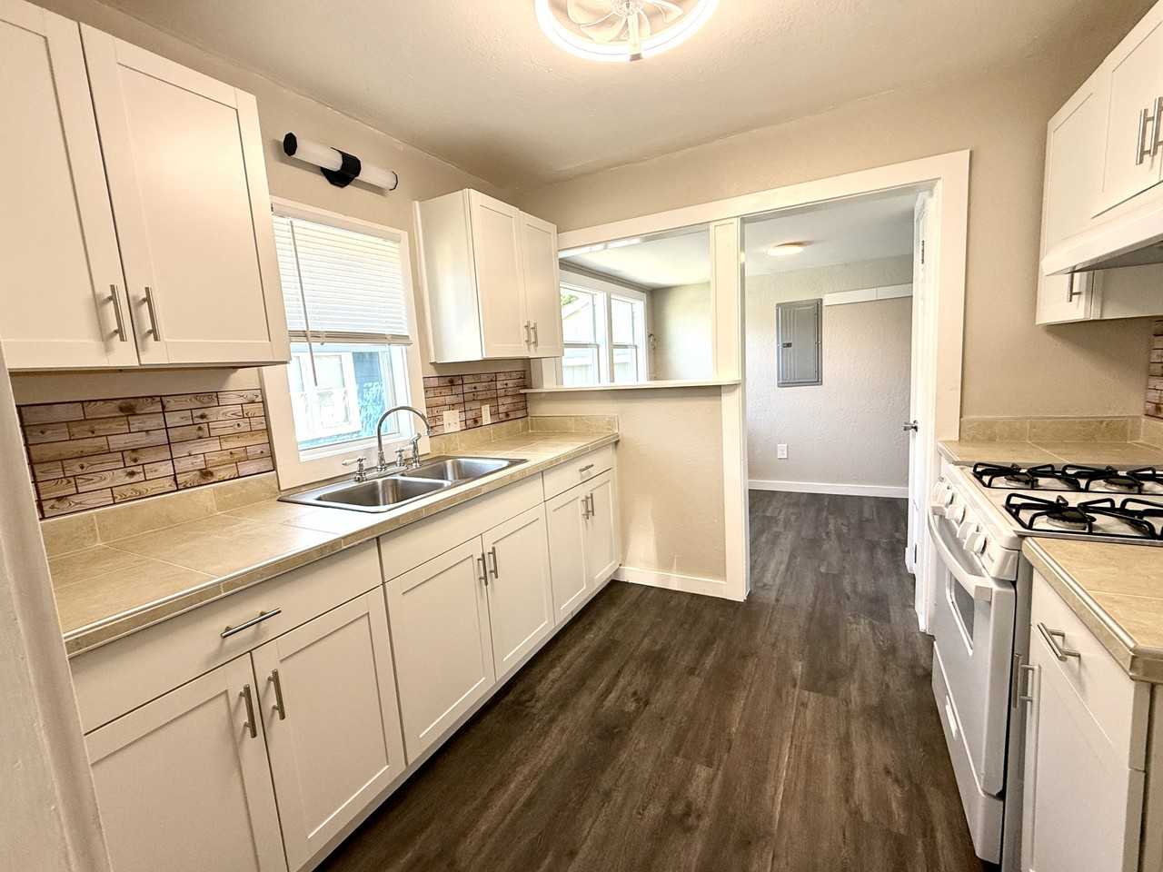 1424 B St Nw #1 - Photo 2 of 26