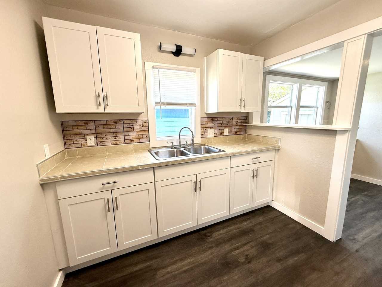 1424 B St Nw #1 - Photo 3 of 26