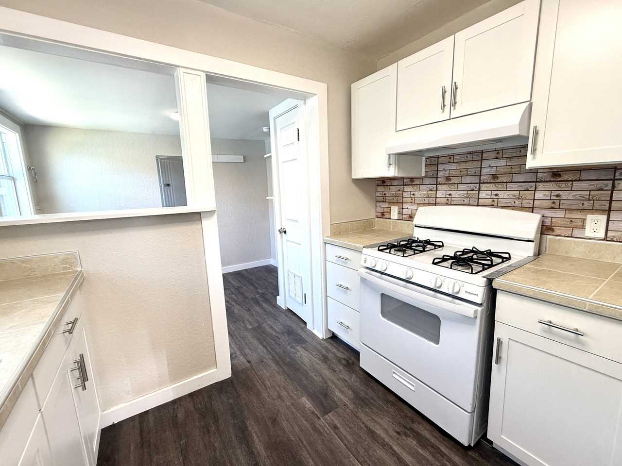 1424 B St Nw #1 - Photo 4 of 26