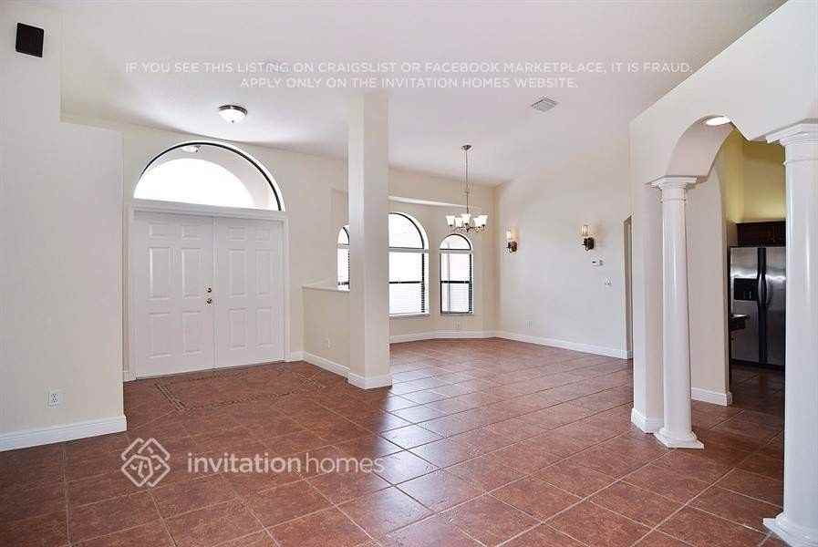 948 Sw Abingdon Ave - Photo 2 of 20