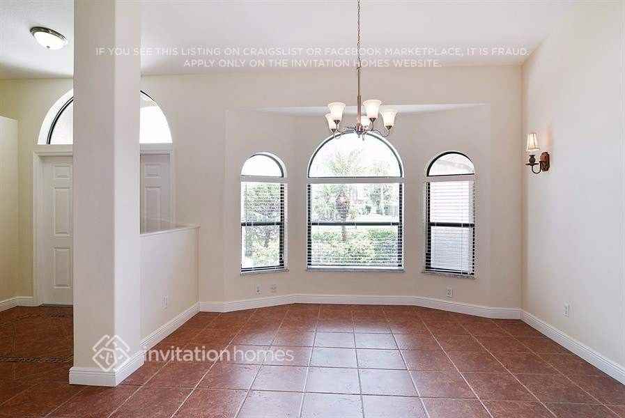 948 Sw Abingdon Ave - Photo 4 of 20