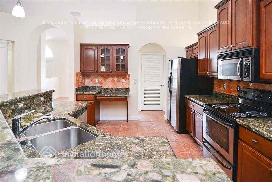 948 Sw Abingdon Ave - Photo 6 of 20