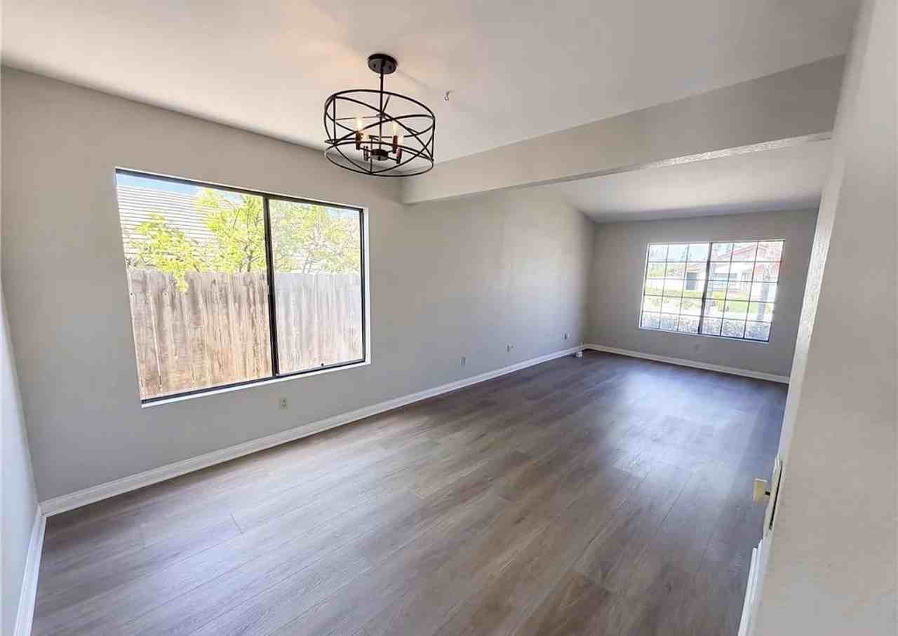 25431 Pistache Court - Photo 3 of 8