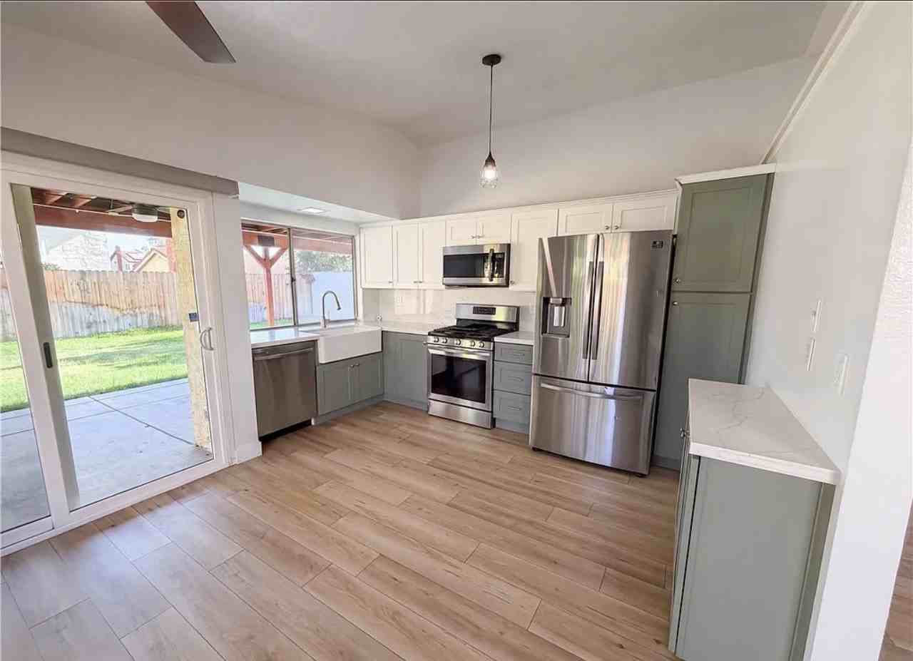 1873 Topeka Way - Photo 4 of 8