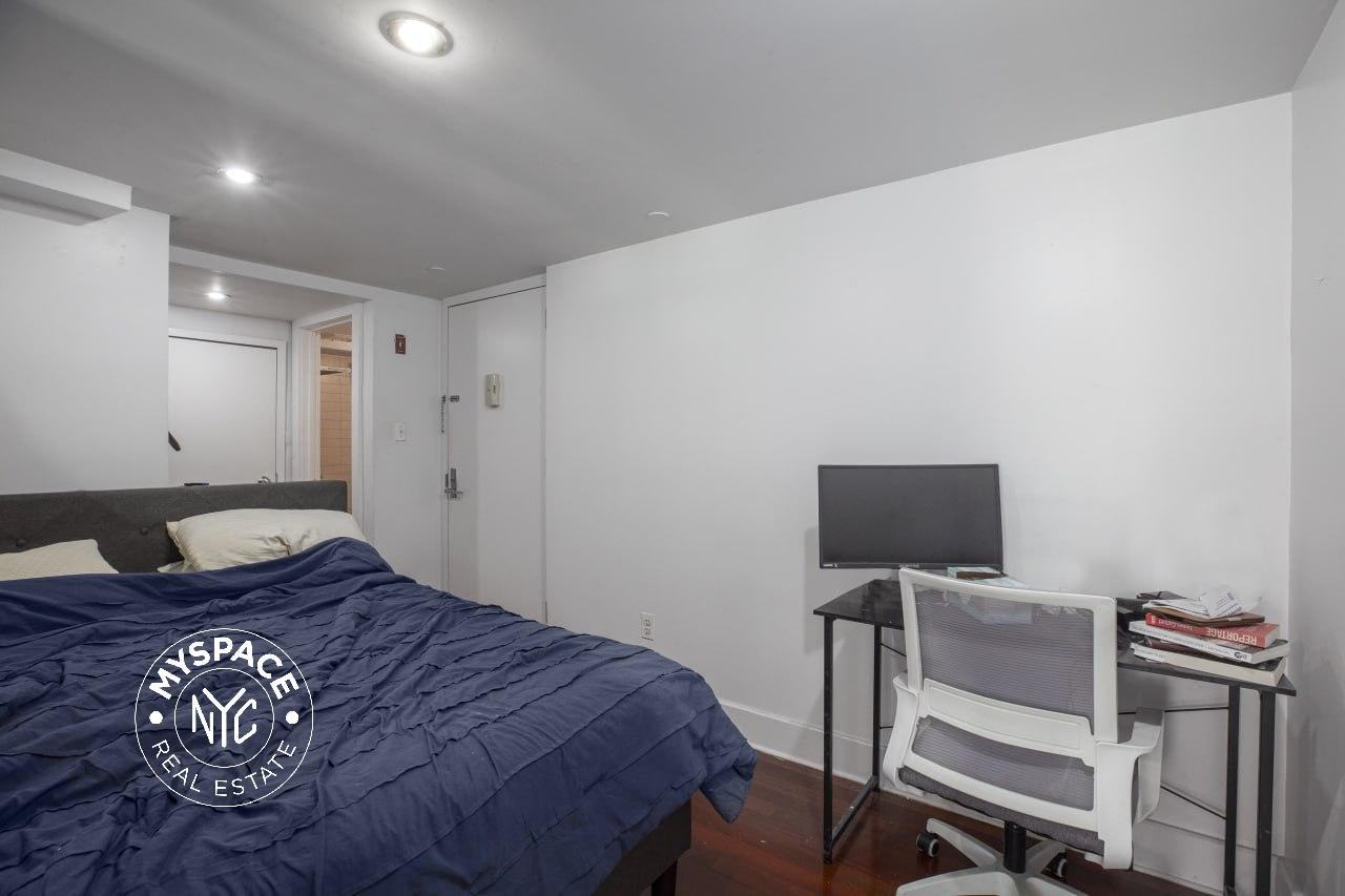 18 Meserole St #2A - Photo 4 of 8