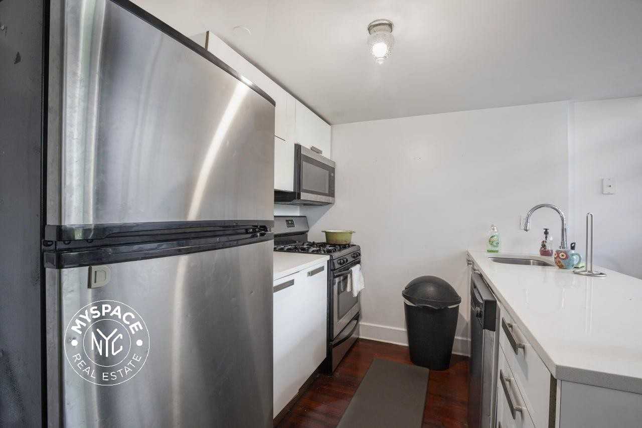 18 Meserole St #2A - Photo 5 of 8