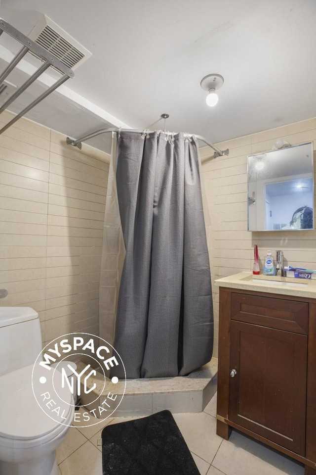18 Meserole St #2A - Photo 6 of 8