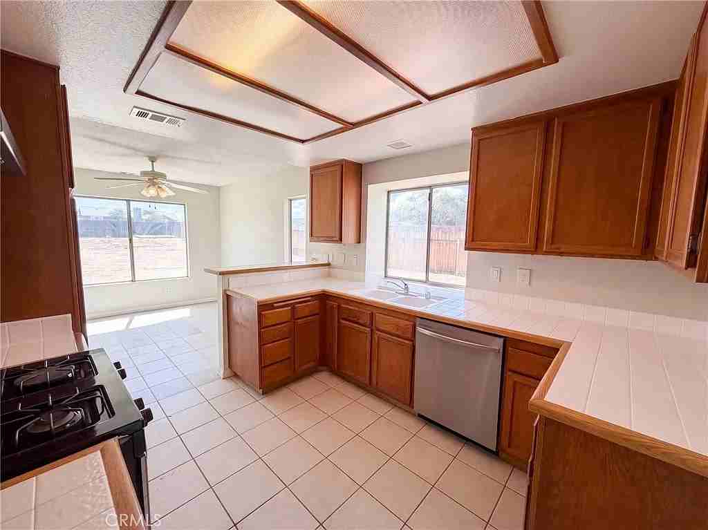13561 Glacier Circle - Photo 5 of 8