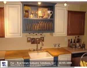 819 SW 13th St - Photo 3 of 10