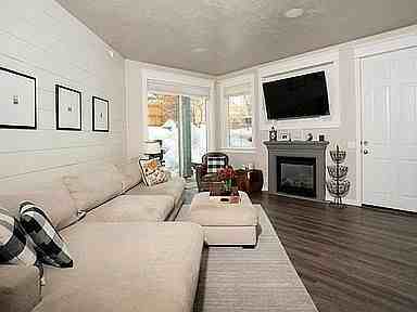 1011 Copper Ranch Way - Photo 4 of 11