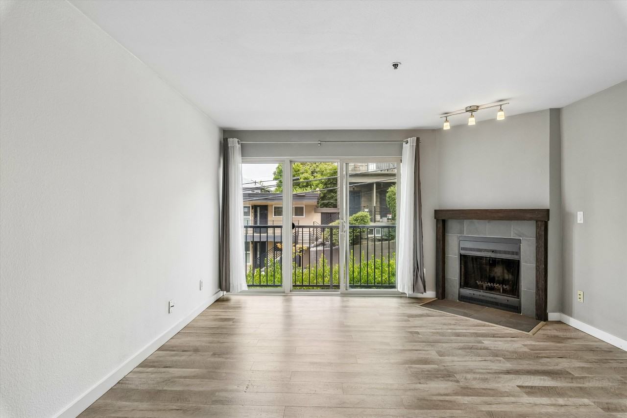 511 E Roy St #213 - Photo 5 of 17