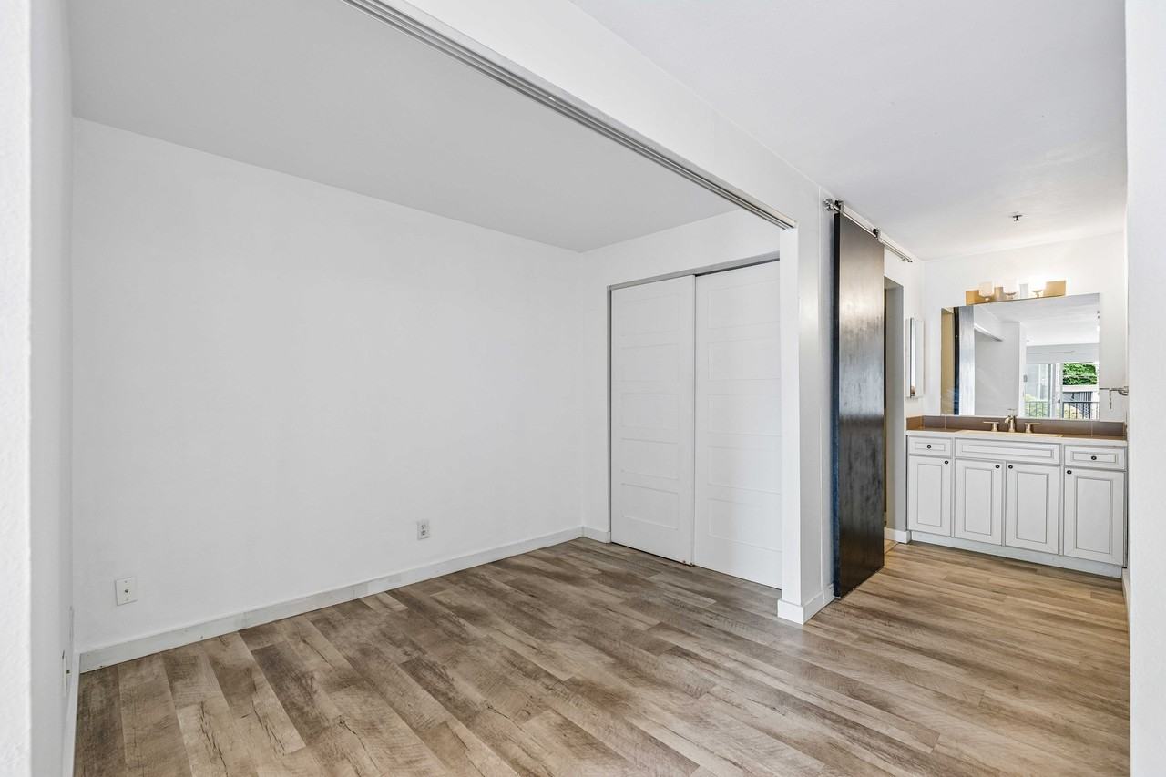 511 E Roy St #213 - Photo 7 of 17